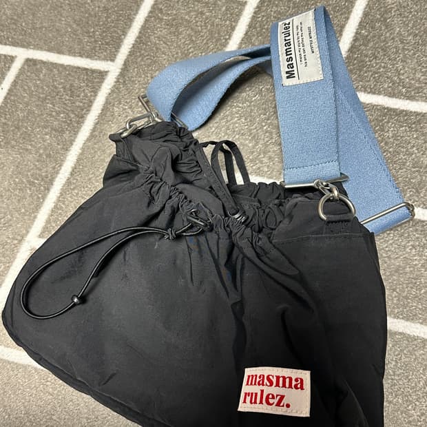 마스마룰즈 스트링 크로스백 숄더백 스모크 블루 스트랩