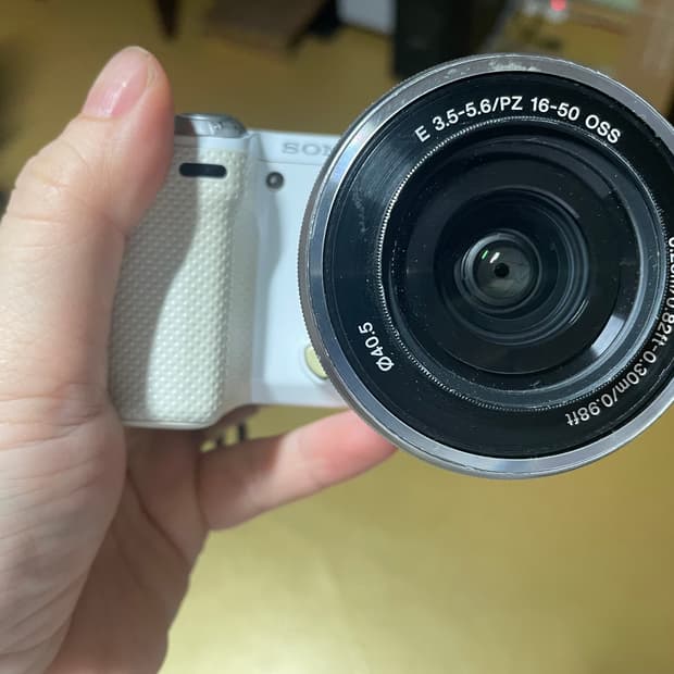 소니 E 3.5-5.6/PZ 16-50 OSS 렌즈