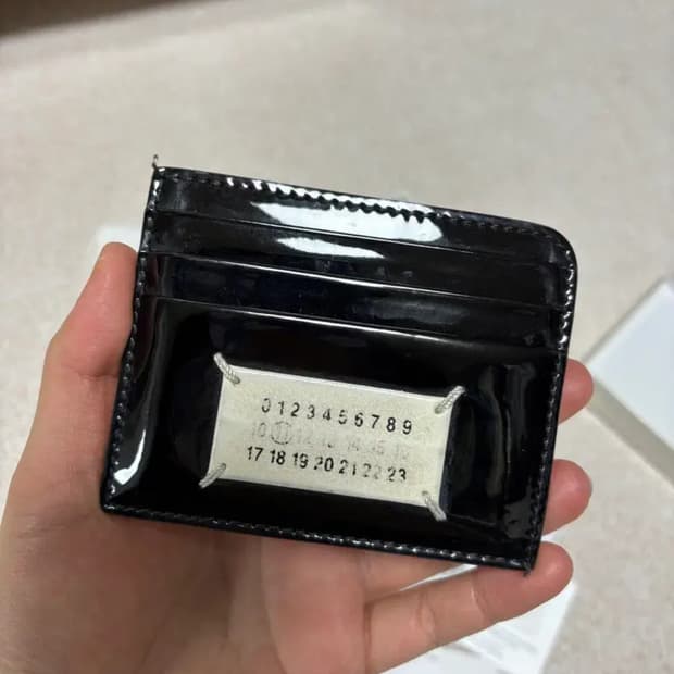 메종 마르지엘라 에나멜 카드지갑 블랙