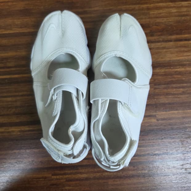 나이키 에어리프트 족발 샌들 230