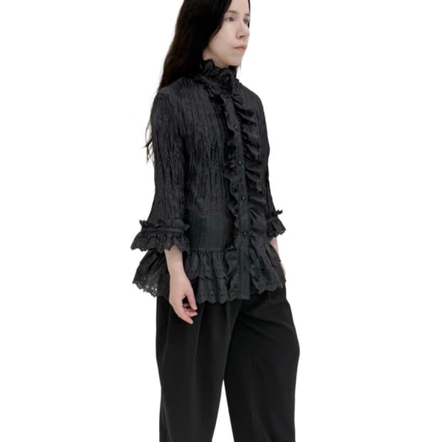 에옹쓰 Thornel Punching Blouse 블랙