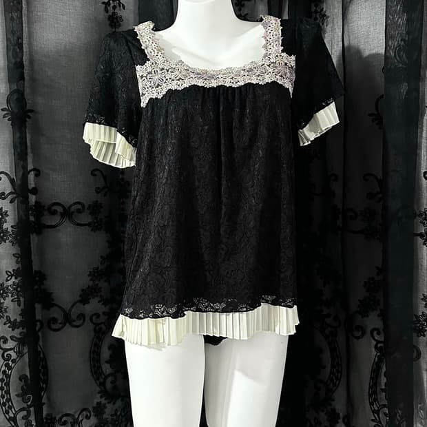 black lace pleated trim blouse