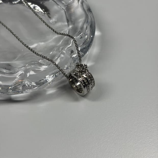 디올 트리플 링 목걸이