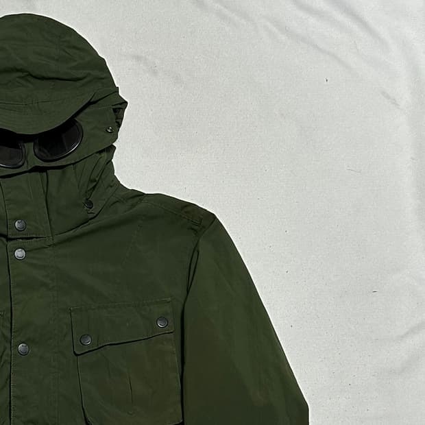 105 C.P. 컴퍼니 카키 고글 바람막이 자켓