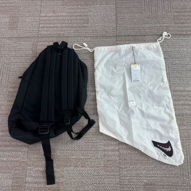 MM6 메종 마르지엘라 x 이스트팩 드리핑 패커 백팩 블랙