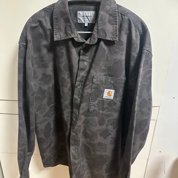 칼하트윕 블랙카모 패턴 셔츠