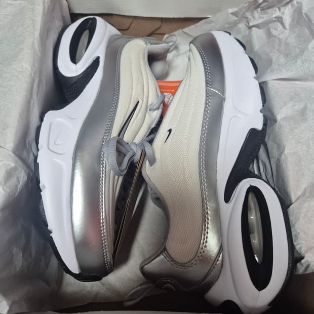 나이키 에어맥스 포털 메탈릭실버 260