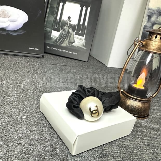 샤넬뷰티 진주 CC로고 헤어슈슈