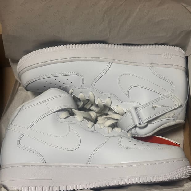 우먼스 나이키 에어포스 미드 화이트