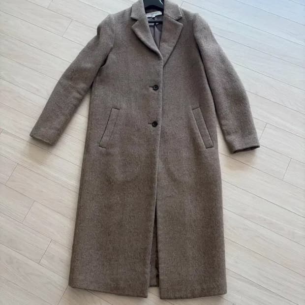 아떼바네사브루노 코트 