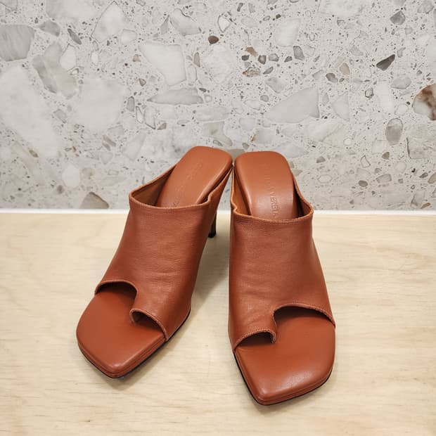 보테가베네타 슬리퍼 브라운 36.5