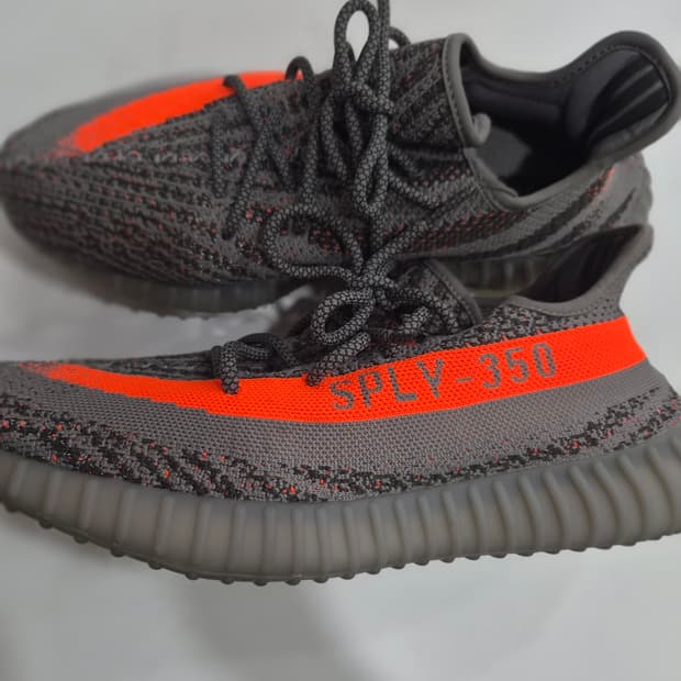 아디다스 이지부스트 350 V2 벨루가