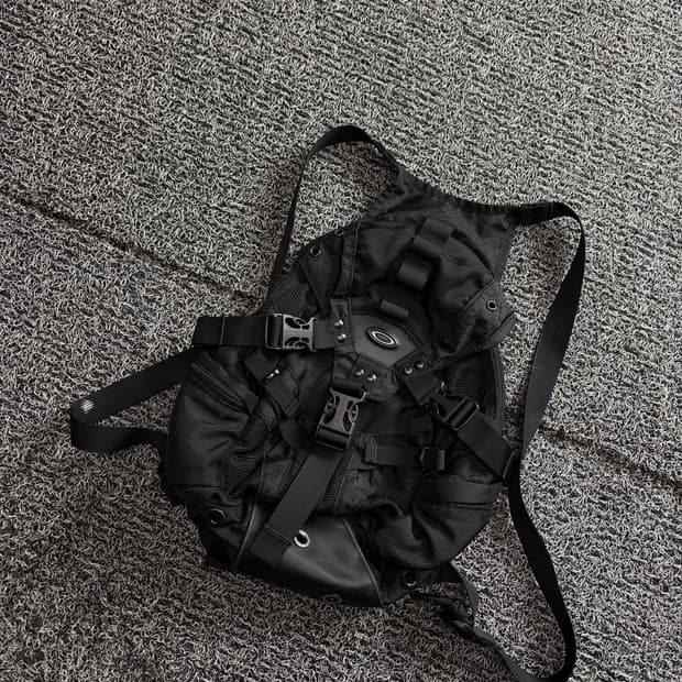 오클리 아이콘 RC 테크니컬 미니백팩 3119