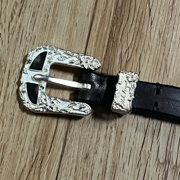 닉푸케 nick fouquet vaquero 벨트 40사이즈 팝니다.