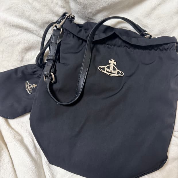 비비안웨스트우드 리나일론 버킷백 드로스트링 블랙 