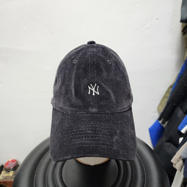 뉴에라 뉴욕양키스 코듀로이 볼캡 