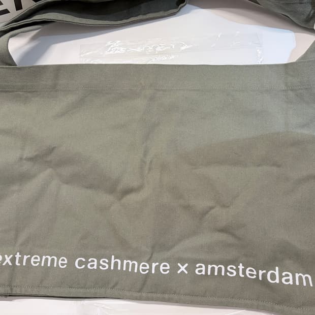 Extrme cashmere 카키 토트백 