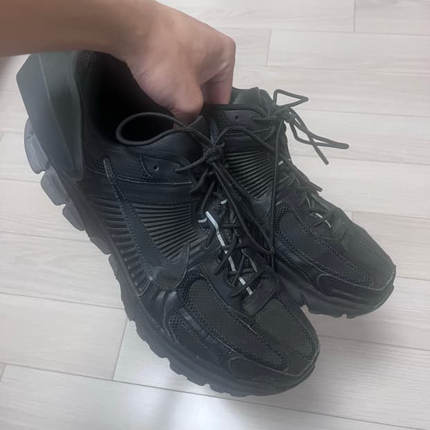 나이키 어콜드월 줌 보메로 블랙