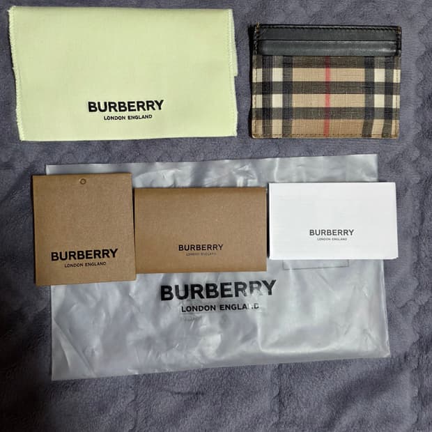 (정품) 버버리 체크 카드지갑/남녀공용/개인/팝니다.