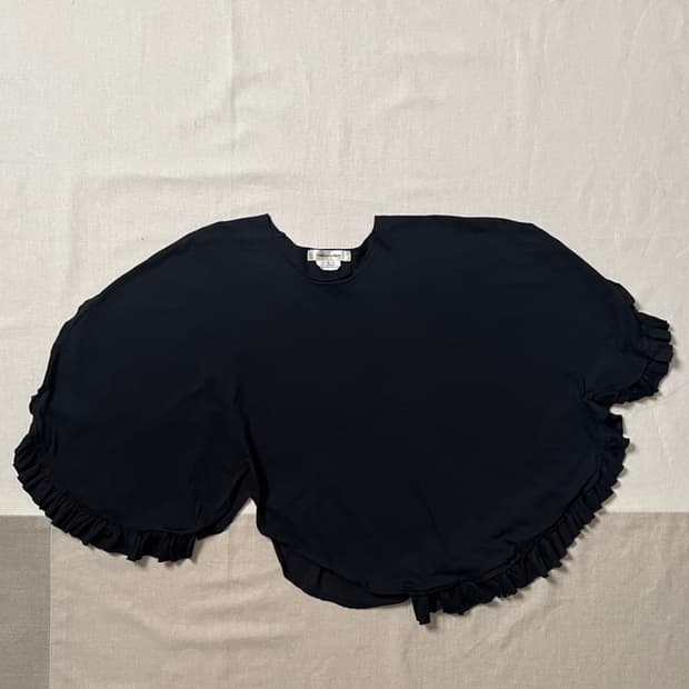 꼼데가르송 프릴 케이프 티셔츠 comme des garcons