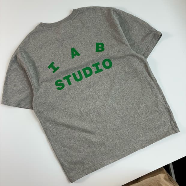 IAB studio  아이앱 스튜디오 스펠아웃 그레이 반팔 티셔츠 