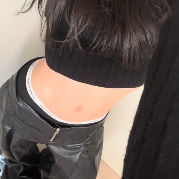 black crop knit sleeve