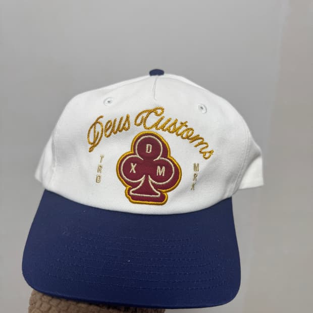 데우스 바스토 볼캡