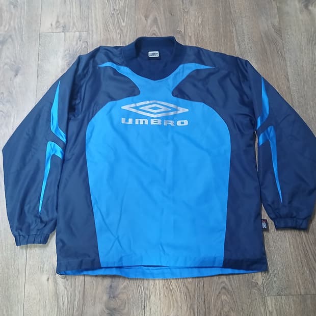 엄브로 웜업 바람막이