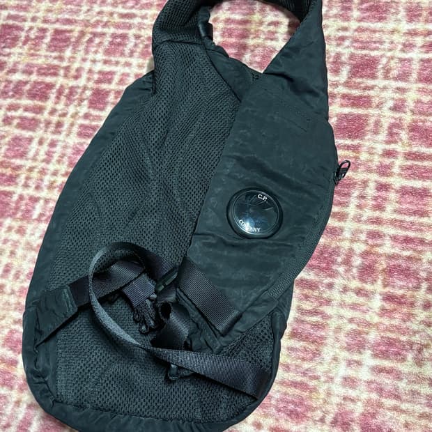 CP컴퍼니 슬링백