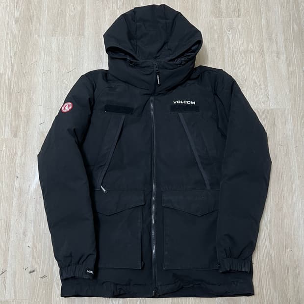 볼컴 남성 로고 와펜 덕다운 후드 패딩 XL/105 