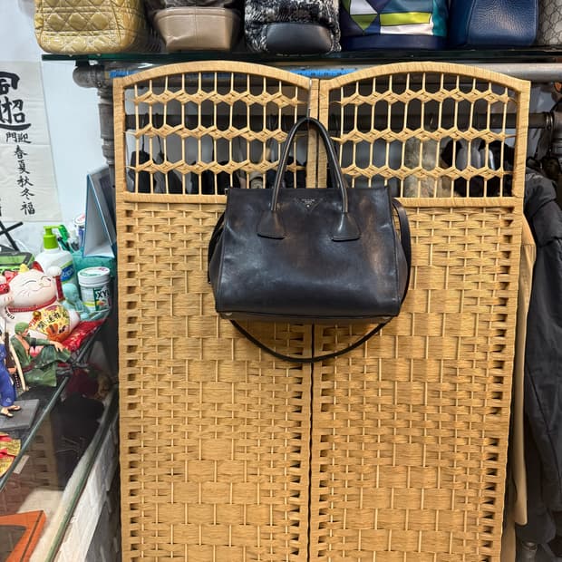정품 프라다 카프스킨 티파니 2way백 팝니다