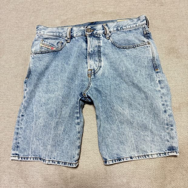 디젤(DIESEL) 워싱 데님 반바지