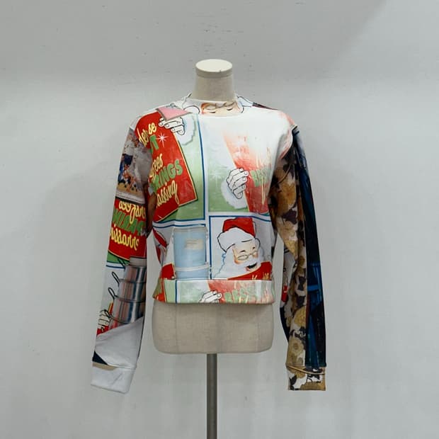 아크네 여성 맨투맨