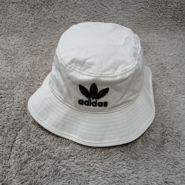 아디다스 화이트 버킷햇 OSFM 새제품
