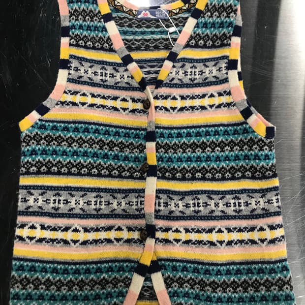 빔즈 하트 니트 조끼