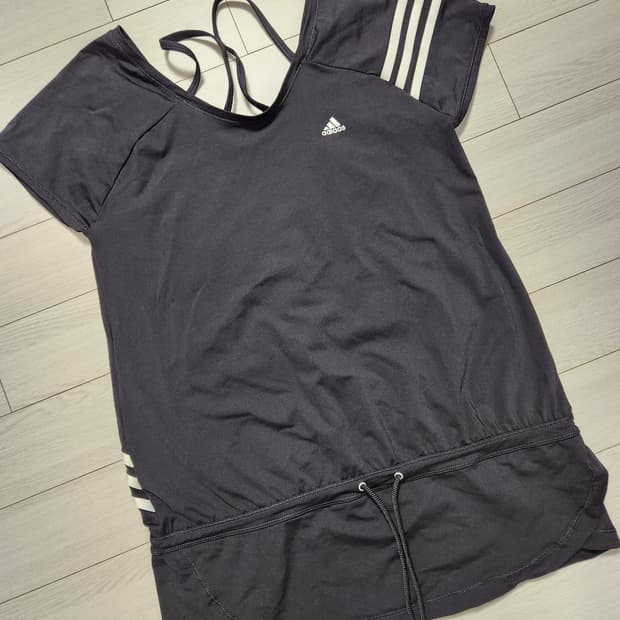 아디다스 여성 CL Q3 Long Tee 반팔티 사이즈95

사용감 없고