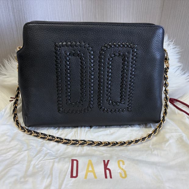 닥스 블랙 DD로고 가죽 체인 크로스백#신품급