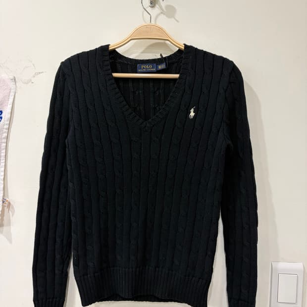 35. 폴로 브이넥 꽈배기 니트