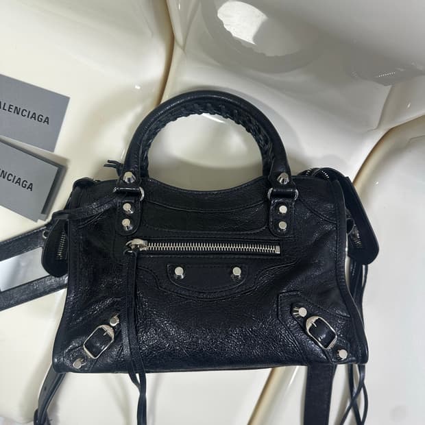 [새상품급 정품] 발렌시아가 시티 모터백 미니 블랙