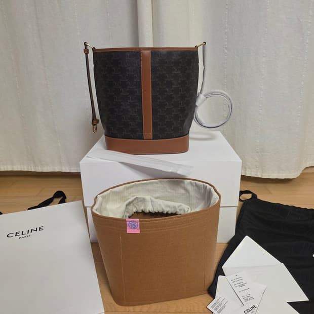 [새상품급] 셀린느 트리옹프 미디움 버킷백 풀구성