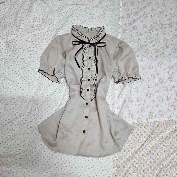 긱시크 프릴 반팔 리본 고딕 공겜여주 블라우스
갸루일브히메갸루