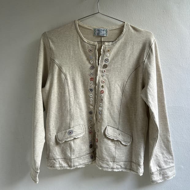 귀여운 단추 가디건 