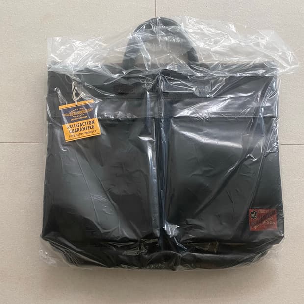 토이즈맥코이 헬멧백 브라운컬러 판매합니다.