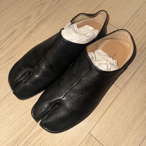 margiela grain tabi slip on