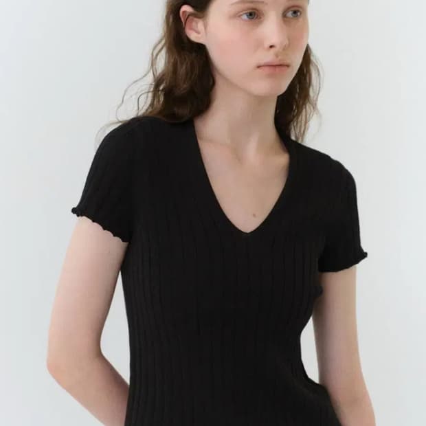 르에떼 브이넥 니트 