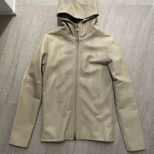 쉽스킨 하이넥 후디드 러프컷 자켓