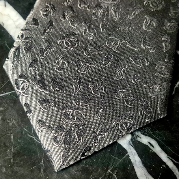 샤넬 타이 넥타이 그레이