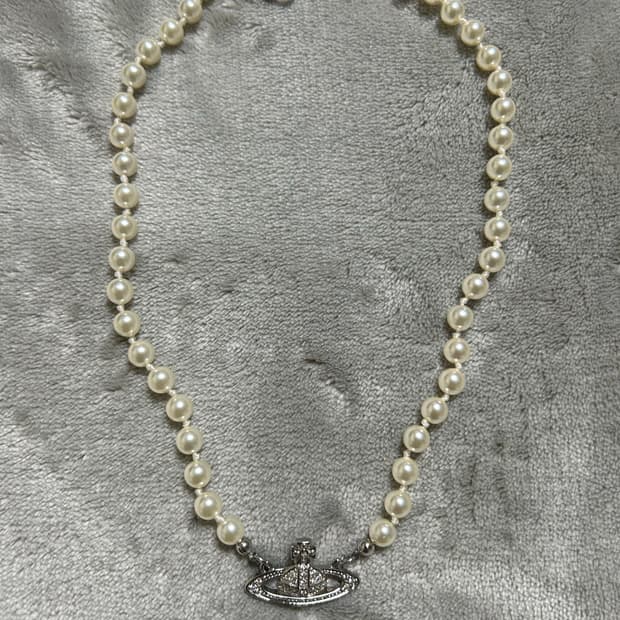 비비안웨스트우드 바스 미니 초커 (펄 실버)