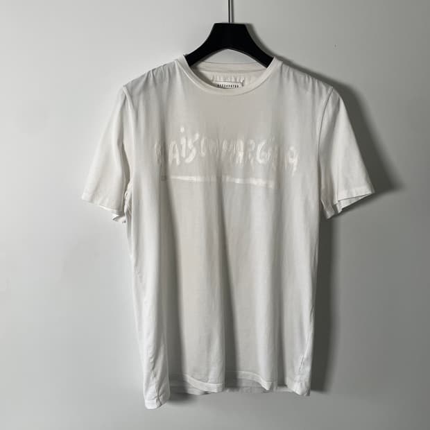 마르지엘라 페인팅 화이트 반팔티 (on.1457)  