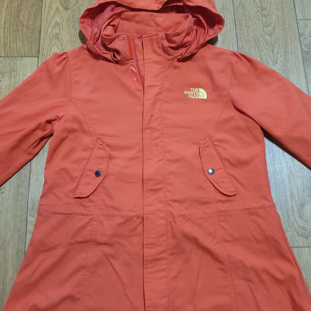 1159 노스페이스 후드 아우터 90 사이즈입니다